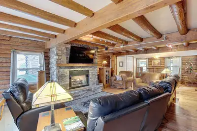 Image de Hike, Fish & Boat Nearby! Bloomington Family Cabin