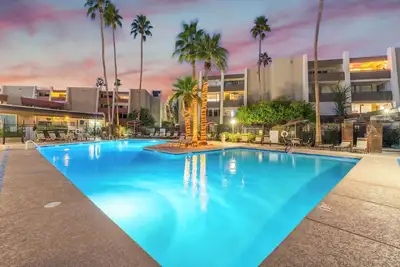 Image de Walk to Old Town & Fashion Square, Condo w/ Patio!