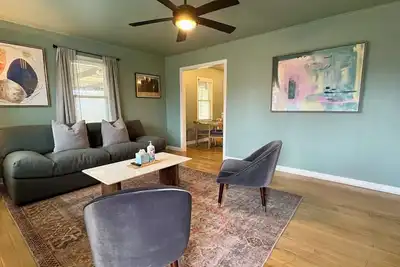 Image de Séjour pratique 2br près de Tinker Afb | Acceptant les animaux de compagnie Okc #L1