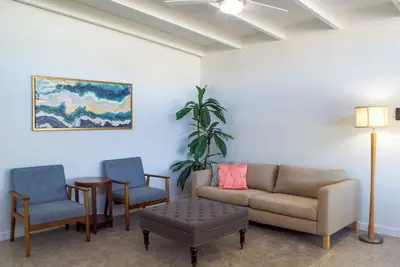 Image de Experience Timeless Mid-Century Comfort Near Oldsmar’s Best Attractions