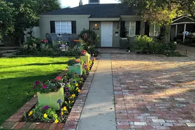 Image de Historic 3 bdrm home fully renovated in North Encanto with lush landscape