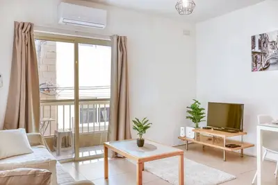 Image de 2-bedroom apartment in serene Tas-Sliema with Ac comfort