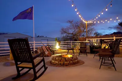 Image de Historic & Haunted: 3-bedroom Mining Cabin near Death Valley - Beatty, Nv