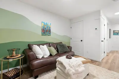 Cozy 2-Bed in Serene Mahogany Basement