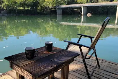 Image de Fully stocked Rv w Private Dock/Firepit on Spring River. Walk to Old Town Hardy!