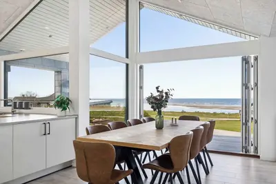 Image de Seaside cottage with a stunning view