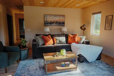 Image de In-Town Homer Hideaway 3br/2ba