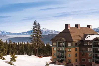 Image de 3-bedroom Ritz Carlton Club villa with ski-in access to Northstar Lake Tahoe