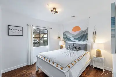 Image de Heart of Dt Alhambra Walk to Starbucks Near Dtla A