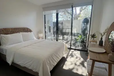 Image de Spacious chic townhouse in Walkerville, only minutes to the city