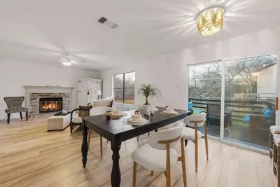 Image de Spacious Castle Retreat in beautiful North Austin, 3 mn from the Domain!