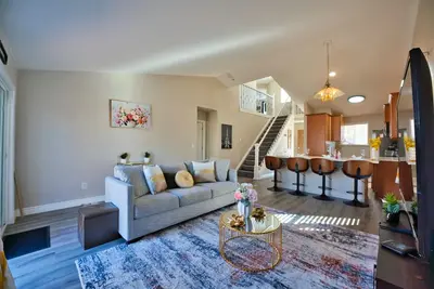 Image de Spacious 3-bedroom townhome in gorgeous Denver, 10mls away to Denver Airport