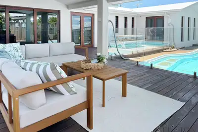 Image de Renovated Beach House | Pool | 2-Min Walk to Sand