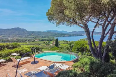 Image de Villa with Pool and Stunning Views over the Gulf of Portoferraio.