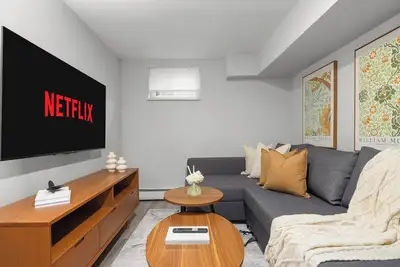 Modern 1br Gem | Queen Bed | Fast Nyc Access