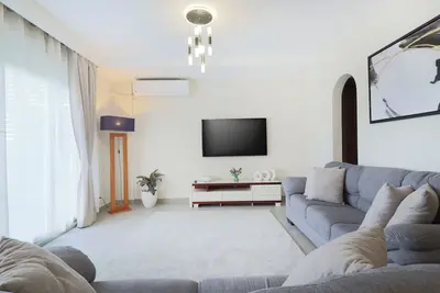 Luxurious 2 Bedroom Apt.