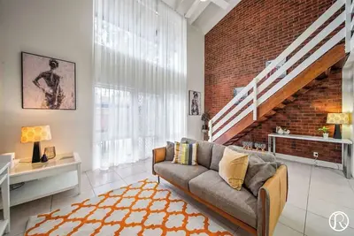 Image de Urban Sanctuary Condo in Norwood 2b1b+free parking