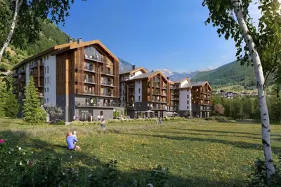 Image de Retraite alpine ensoleillée avec sauna et piscine