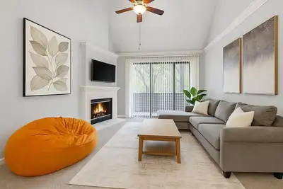 Image de Upscale Boho Retreat, 2br + Balcony and Garage