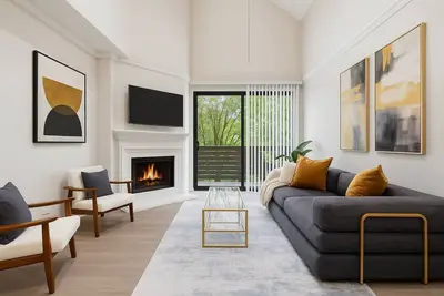 Image de Modern Two Story Retreat with Balcony Near Legacy West and Downtown Dallas