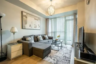 Chic 1br+Den Condo • Queen West • Walk Everywhere!