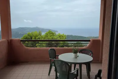 Image de P. R. Club - Appartement Enea 43 avec vue mer, terrasse privée et climatisation