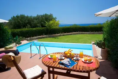 Image de Trapezaki Bay Cottage with Private Pool