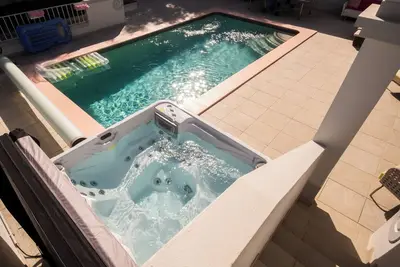 Image de New! ! Fantastic 4-bedroom villa in charming Lagos