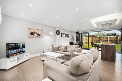 Image de Grand 5 Bedrooms and 2 Bath Birmingham Home