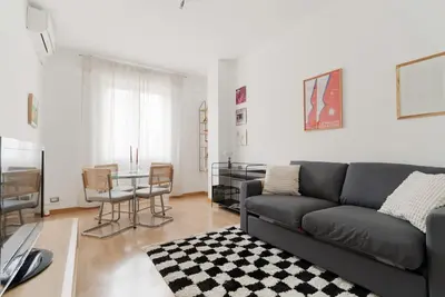 Image de Bright 66mq apartment equipped with every comfort to comfortably host 4 people. The accommodation is located on the 1th floor with lift (stairs to access it) of a building, in a quiet residential area. The area is equipped with all services and well conn