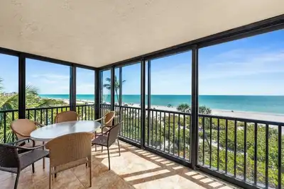 Image de Atrium #303 | Sanibel Beachfront at the Atrium **50% Off Special**