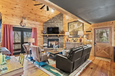 Image de Welcome to Pine and Buck Lodge, a perfect 3 bedroom 2. 5 bathroom get away