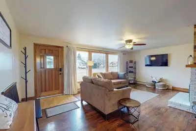 Image de River Street Escape is a cozy, fun & close to it all | Family-friendly home in Enterprise