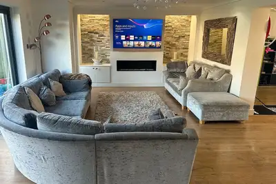 Image de Luxury 5 Bedroom Group House near Cardiff with Sauna and Games Lounge