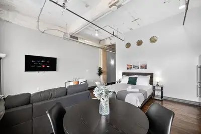 Image de Modern Downtown Apartment | Pool, Laundry, Valet Parking
