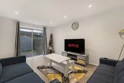 Image de Maison-Classique-Salle de bain privée-Vue sur Jardin