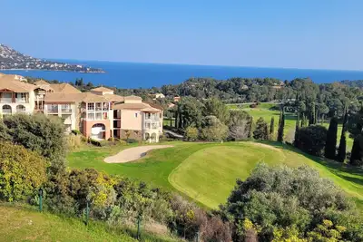 Image de Appartement T3-6p-Cap Esterel-vue mer 5 etoiles-terrasse-Wi-Fi-climatisation-parking-drap