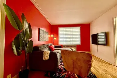 Image de Delightful Style & Comfort in Montreal! Sleeps 4!