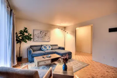 Image de Montreal`s West Island Retreat! Value & Adventure!