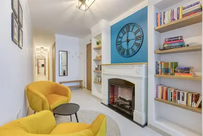 Image de Designer Apartment Near Seafront | Balcony & Patio