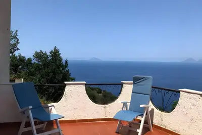 Image de Casa Santo Stefano – Villa panoramique avec jardin, terrasses et vue mer, animaux admis
