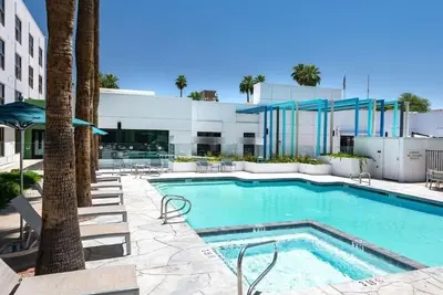 Image de Sunny Chandler Escape: Poolside Comfort, Dining & Adventure Nearby l 2 Rooms