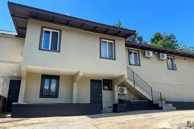 Image de Lovely 6-bedroom building with Ac in peaceful Kingston