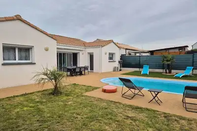 Image de Maison spacieuse pour 6, wifi, piscine chauffée