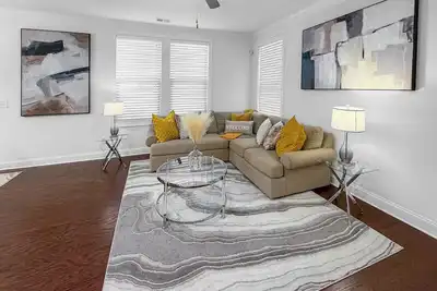 Image de 3 King Bdrs - Modern Fully Equipped Upscale House
