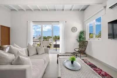 Image de Villa de Playa Beachside Retreat with Balcony and Pool