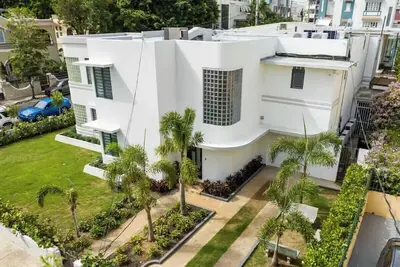 Image de Stunning Art Deco Villa - 1 Block from the Beach