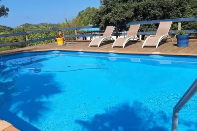 Image de Grand chalet parmis les orangers