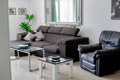 Image de Chic & Central 3-Bedroom Apartment in Gzira