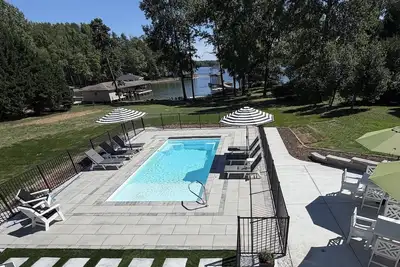 Image de New! ! ! Premier Lakefront Home - Private Pool/Hot Tub/Beach/Firepit/Games/Views!